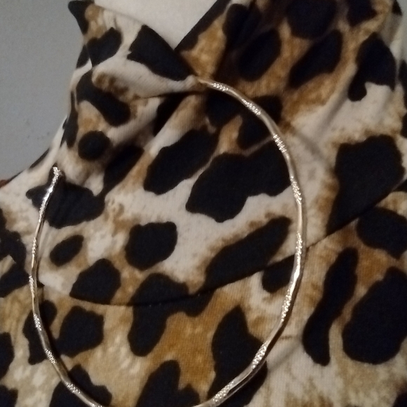 Soda pop 3-in across diameter gold tone high quality earrings 🏀 hoop lol - Picture 1 of 10